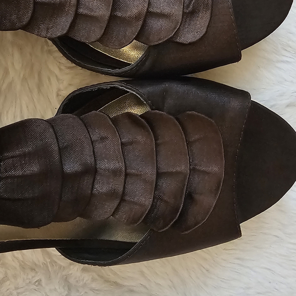Ladies sandal wedge